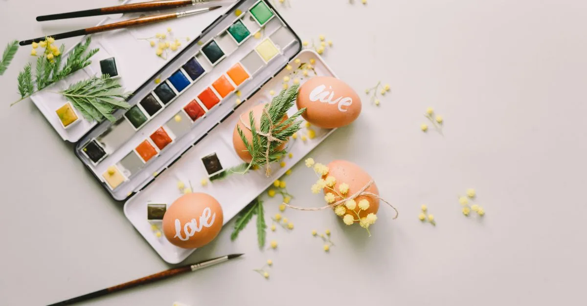 découvrez les pinceaux pour la peinture à la tempera à l’œuf : formes, poils et conseils pour réaliser des détails précis et des aplats réguliers.