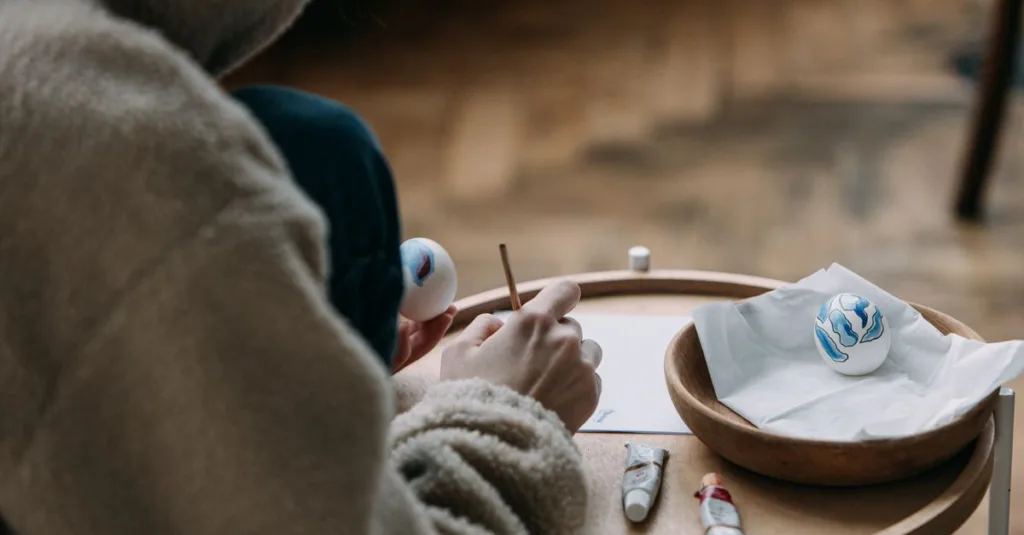 découvrez comment conserver la peinture à l’œuf (tempera) : conseils de stockage, durée de conservation et précautions pour préserver sa qualité.