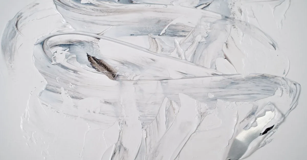 découvrez comment préparer une surface lisse au gesso pour obtenir une base uniforme et prête à peindre.