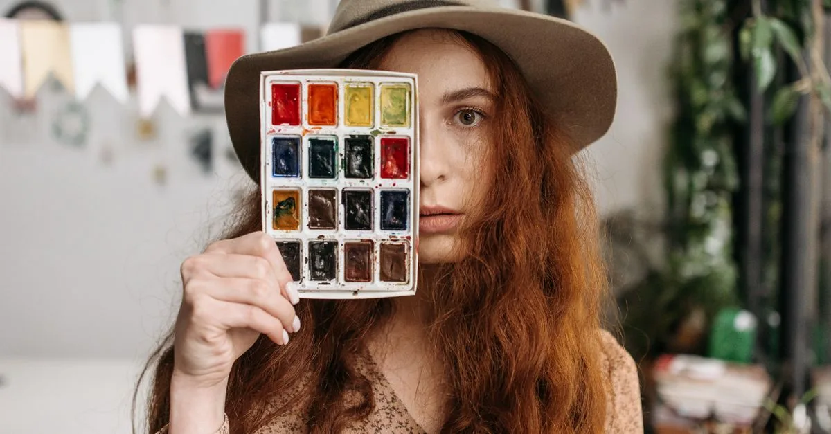 découvrez comment créer des transitions de couleurs douces en peinture de portrait à la tempera pour donner profondeur et harmonie à vos œuvres.