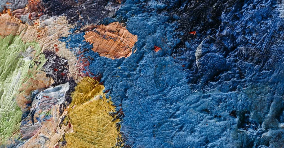 découvrez la technique de superposition des couches à la tempera pour créer des œuvres riches en profondeur, en texture et en nuances.