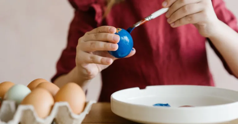 découvrez la tempera à l’œuf, une technique de peinture ancienne appréciée pour ses couleurs lumineuses, sa précision et sa grande durabilité.