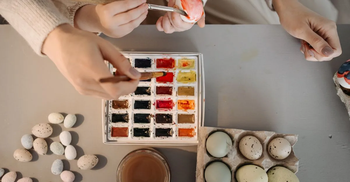 découvrez le bon ratio entre le jaune d’œuf et l’eau pour préparer une tempera à l’œuf fluide, stable et facile à appliquer.